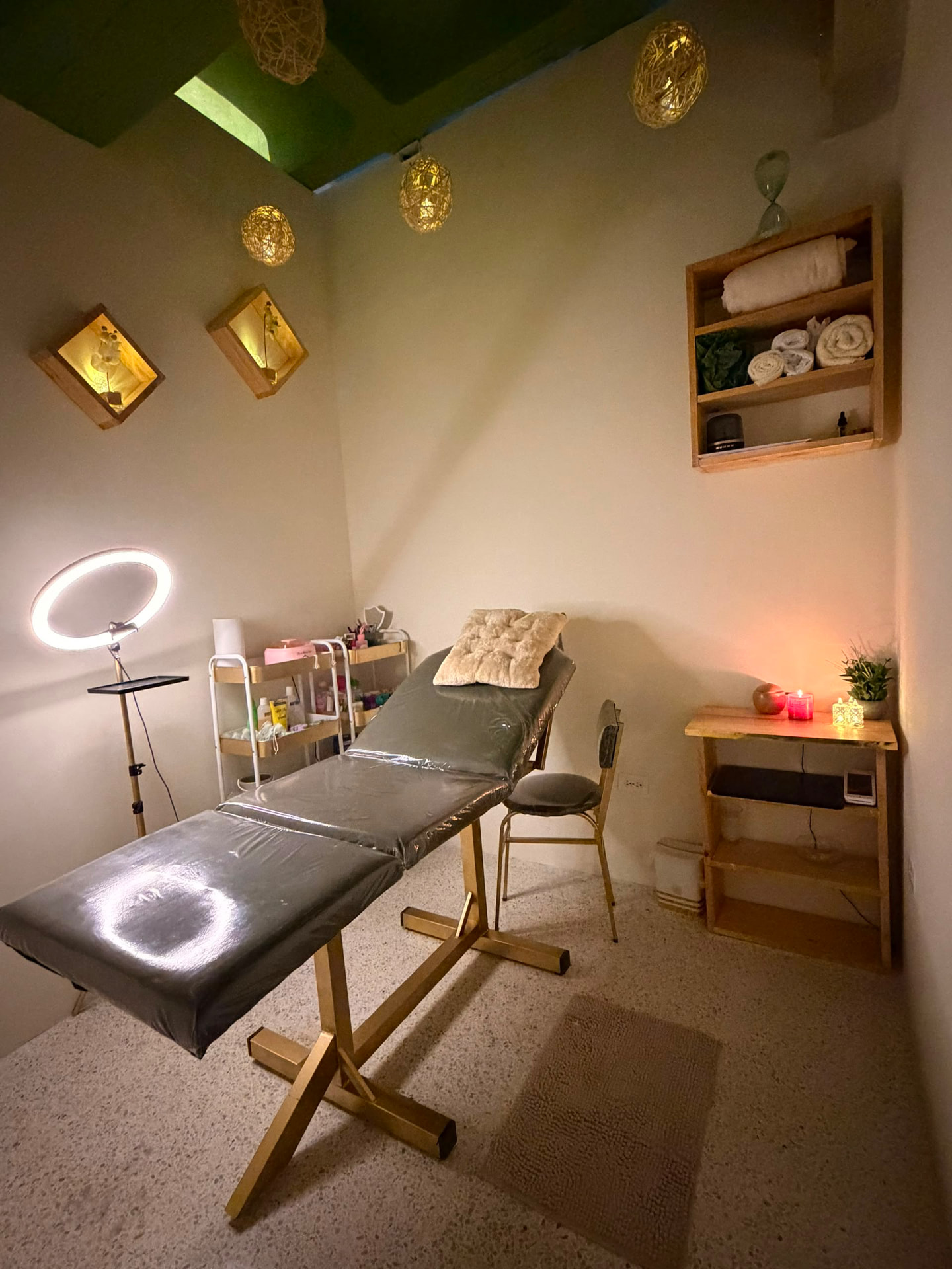 Cabina de cejas y pestañas de Artemissa Wellness Studio